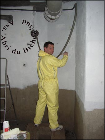 Seb au pinceau dans les coins