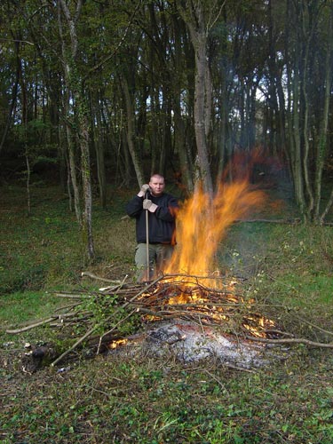 Eric qui surveille le feu