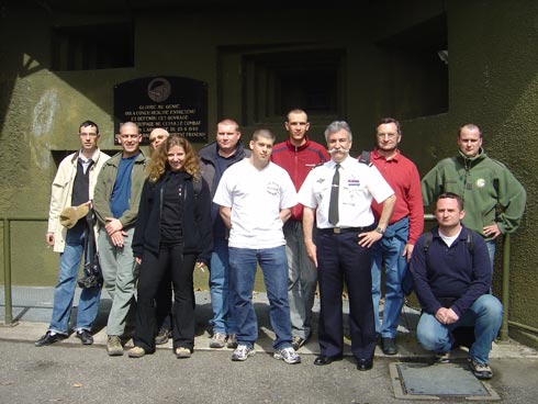 Le groupe devant l'entr�e de la BA901