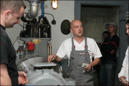 Benoit qui donne des infos techniques sur le moteur SUPDI